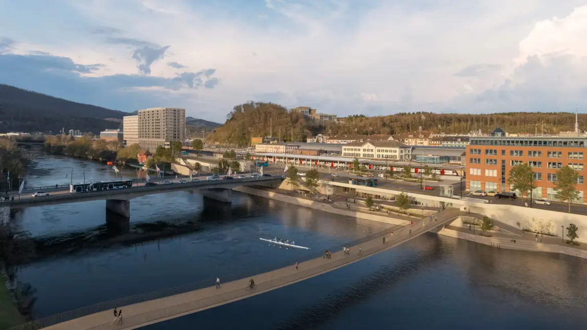 Fluss mit grossem Gebäude und zwei Brücken
