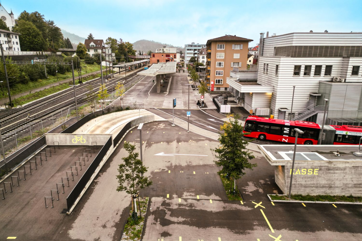 Neubau Bushof Adliswil und Florastrasse, Neubau und Erweiterung Parking Grosser Platz mit Parkfeldern und einem Bus