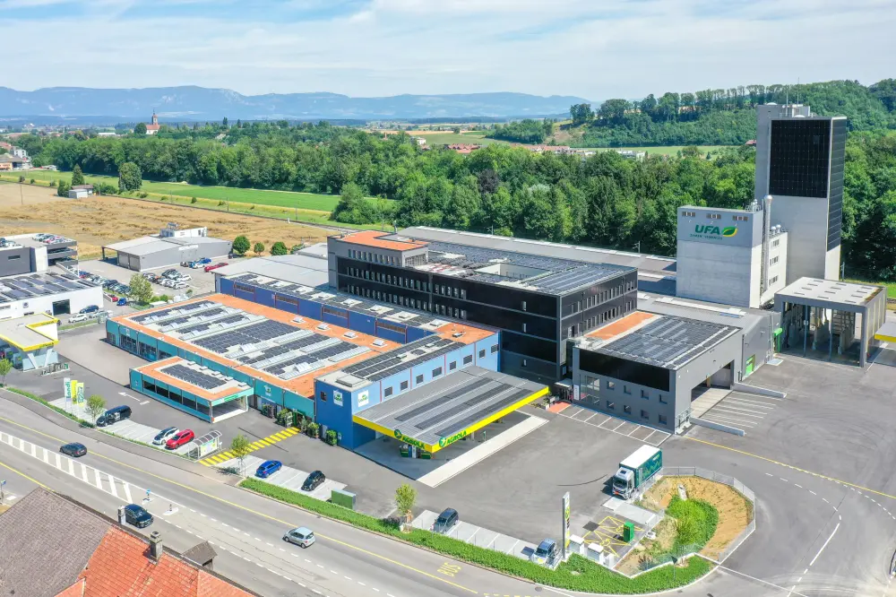 Laden Bürokomplex LANDI Lyssach BE Drohnenbild Luftaufnahme