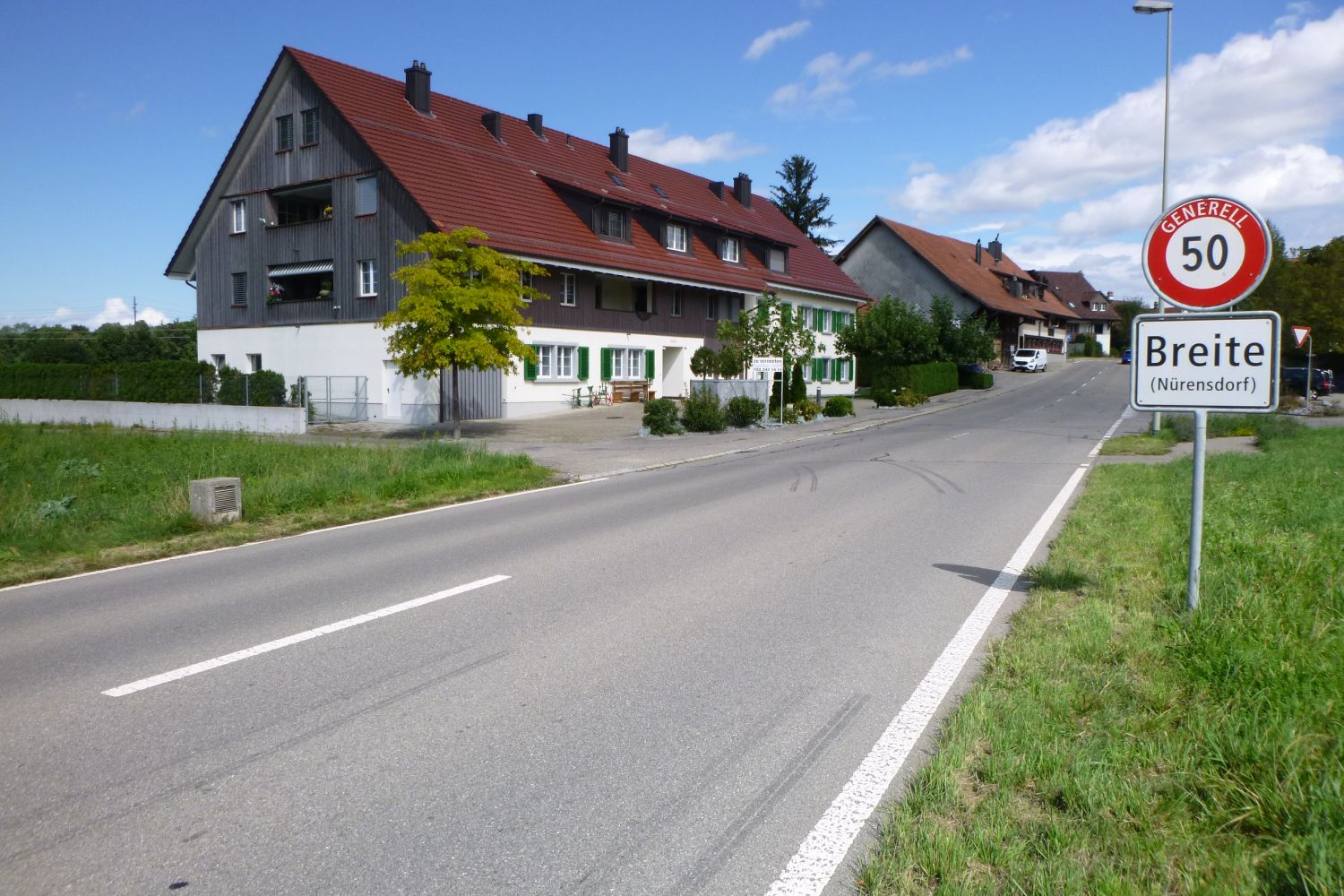 Ausbau Radweg Breite, Nürensdorf Ortsschild mit Haus und Strasse