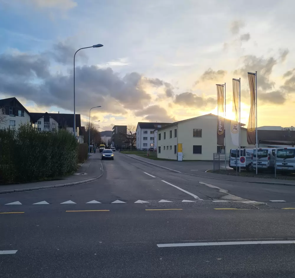 Sandackerstrasse bei Einmündung Kantonsstrasse