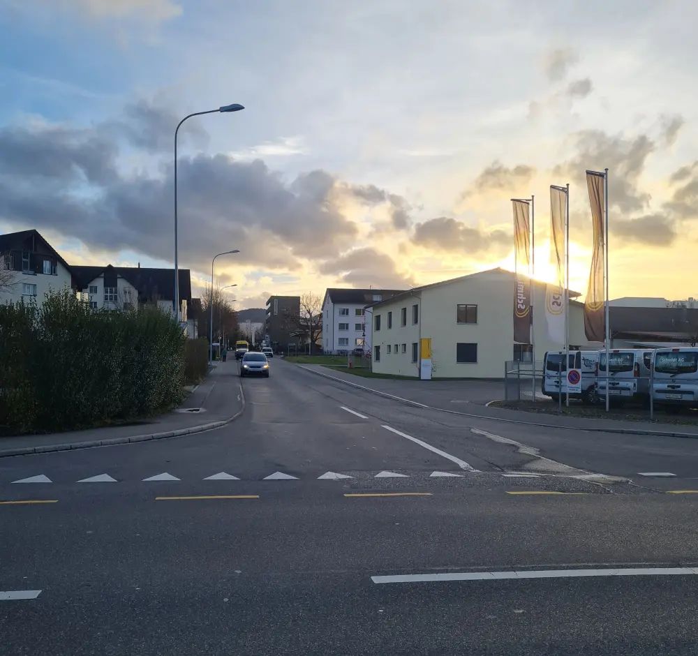Sandackerstrasse bei Einmündung Kantonsstrasse