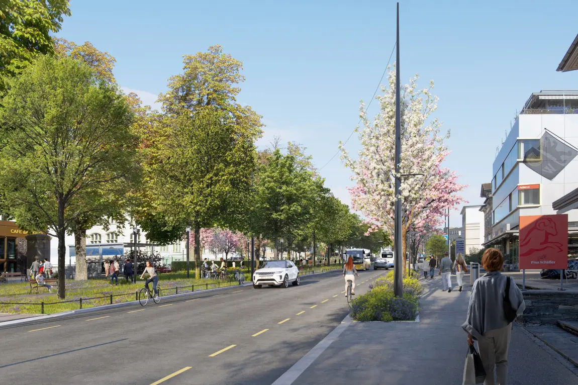 Strasse mit Bäumen und Fussgängern