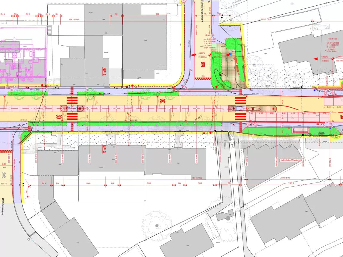 Strassenkreuzung mit Zebrastreifen und Gebäuden